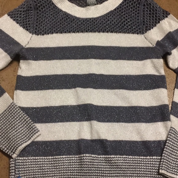 Women’s Soho New York & Co Sweater - Picture 2 of 6